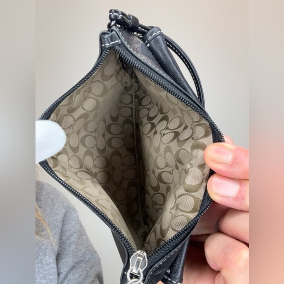 Coach Vintage Bleecker Wristlet EUC - Picture 7 of 12